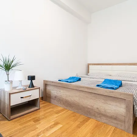 Blue High End Apts By Eluxory