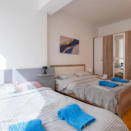 Blue High End Apts By Eluxory Apartment